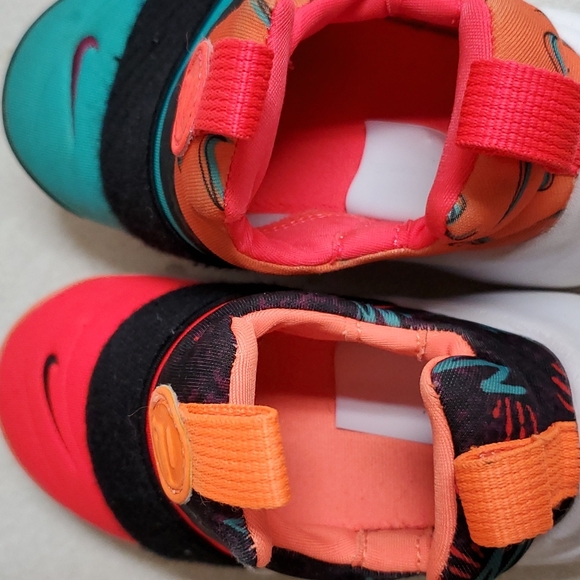 Nike - Picture 4 of 4